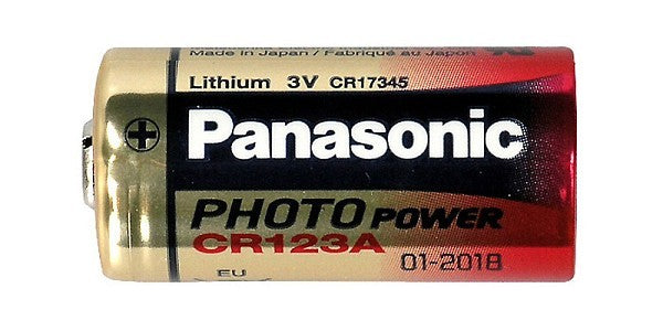 Lithium-Batterie, 3,0 Volt (CR123A) Abmessungen: D 17 x 34,5 mm. – 36898