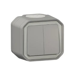 LEGRAND FR AP Doppelwechselschalter 10AX/Taster 10A, Steckklem, IP55,IK08, Grau  – 069715L